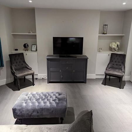 Basement Apartment In Central Бат Екстериор снимка