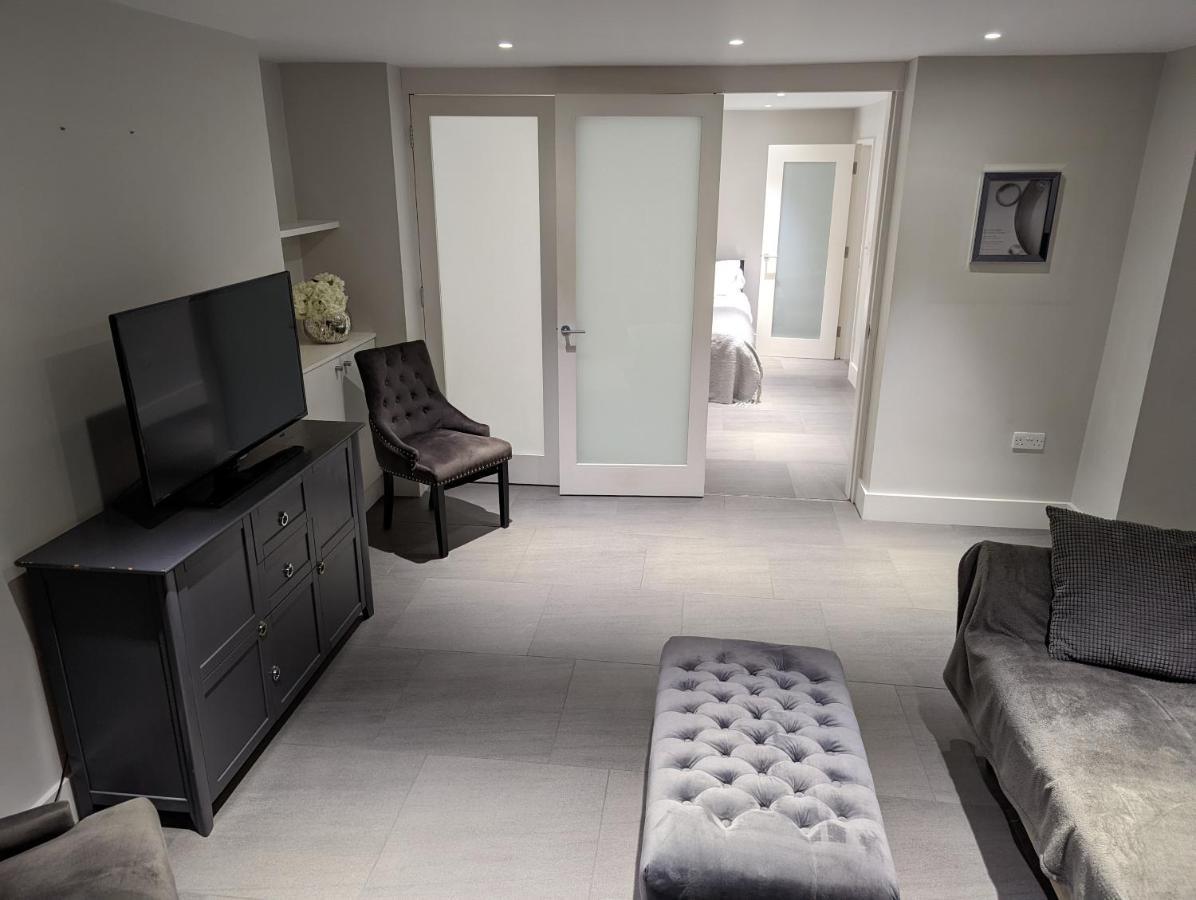Basement Apartment In Central Бат Екстериор снимка