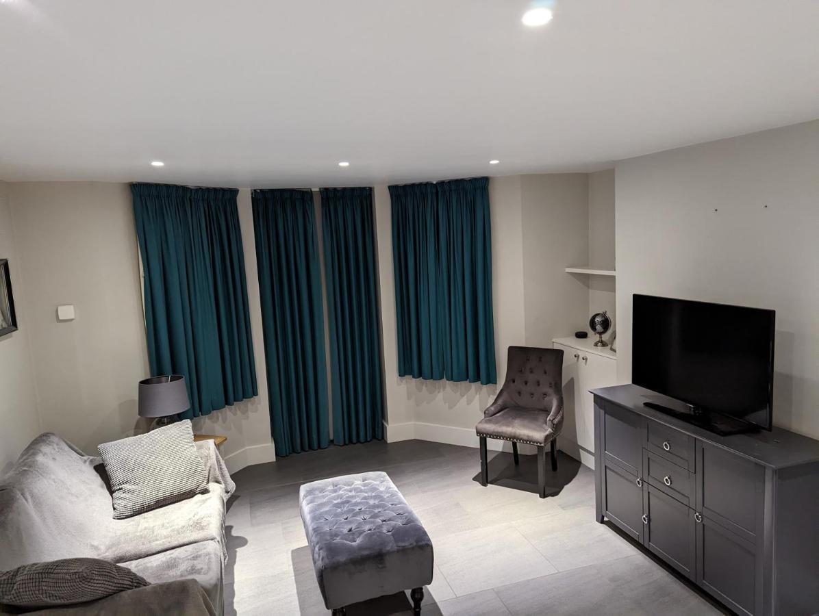 Basement Apartment In Central Бат Екстериор снимка