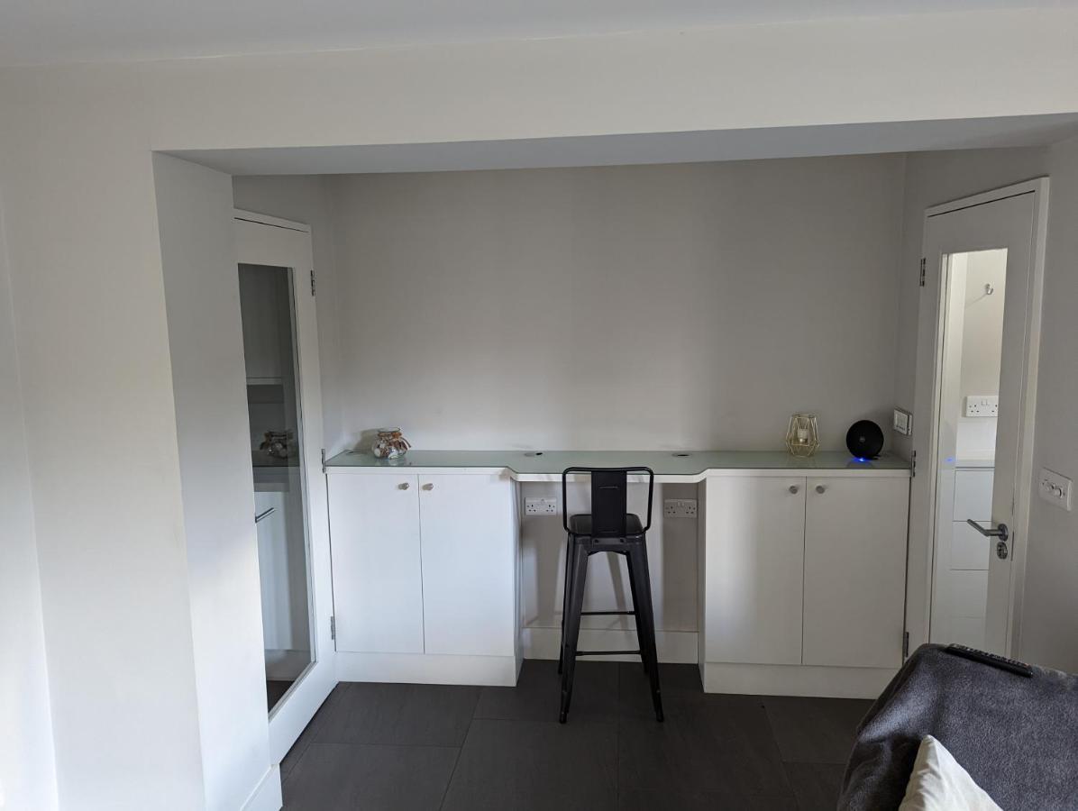Basement Apartment In Central Бат Екстериор снимка