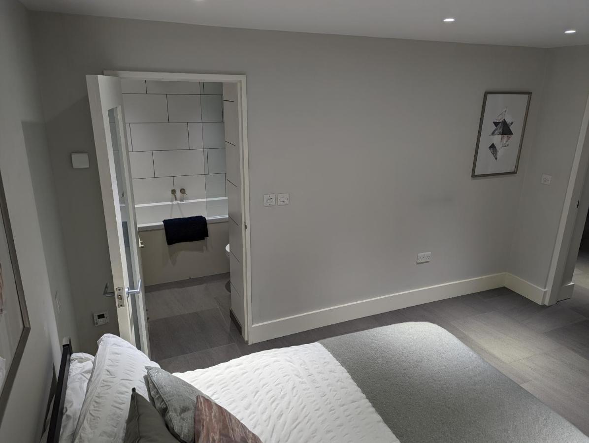 Basement Apartment In Central Бат Екстериор снимка